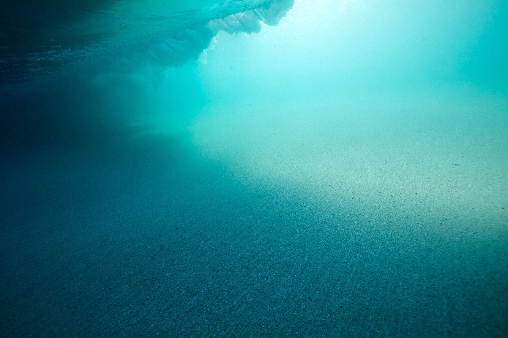 Adam_Taylor_SURFING_04A